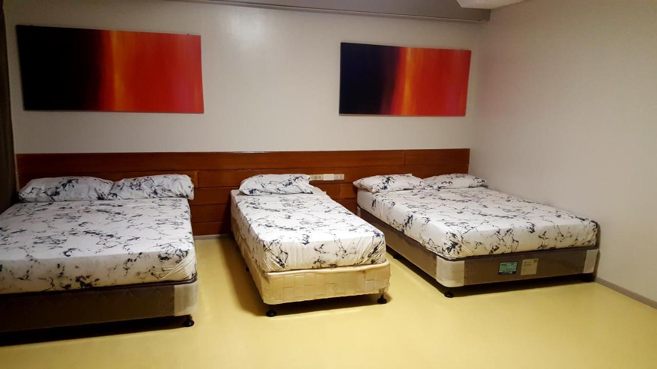 Naps & Maps Hostel Cebu Buitenkant foto